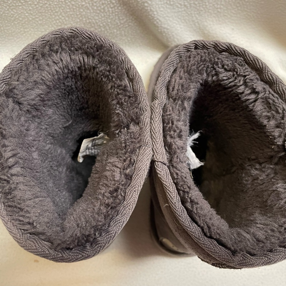 Women's UGGs - Picture 5 of 10
